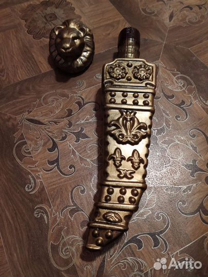 Бутылка в виде кинжала