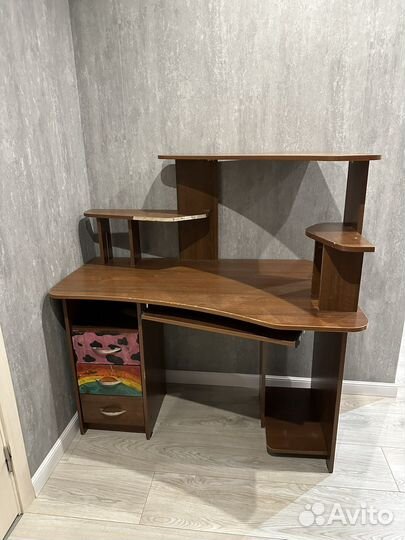 Компьютерный стол