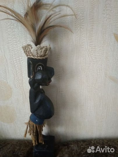 Статуэтка из дерева