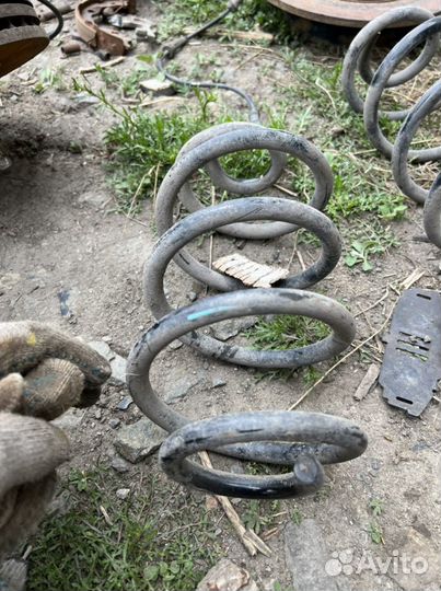 Пружина задняя Nissan Tiida левый руль