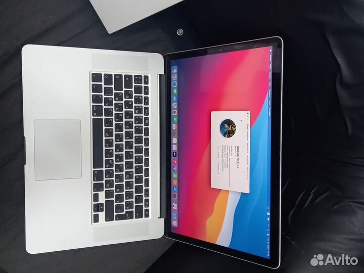 MacBook pro 15 core i7 ssd 256gb retina