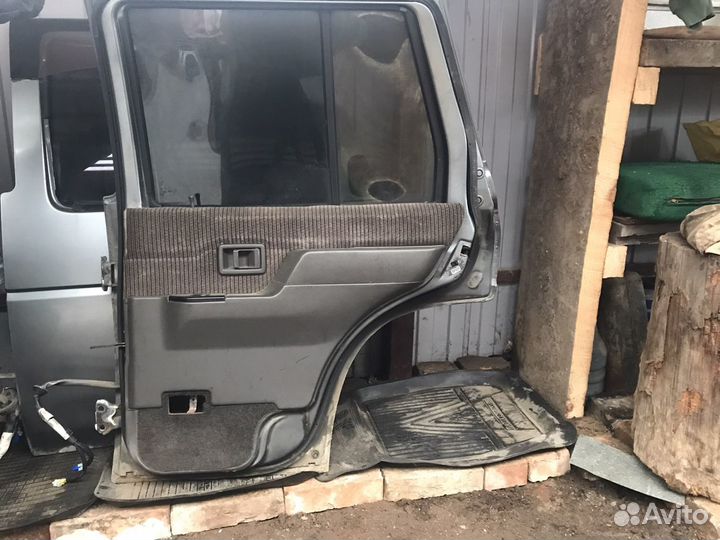 Дверь Terrano 21