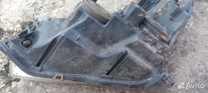 Фара передняя правая на opel astra h