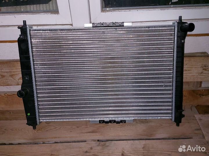 Шевроле Авео Т250 радиатор охлаждения 96816483