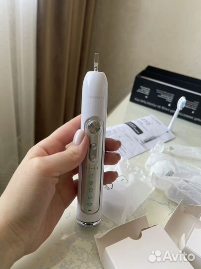 Электрическая зубная щетка Ревилайн RL 010