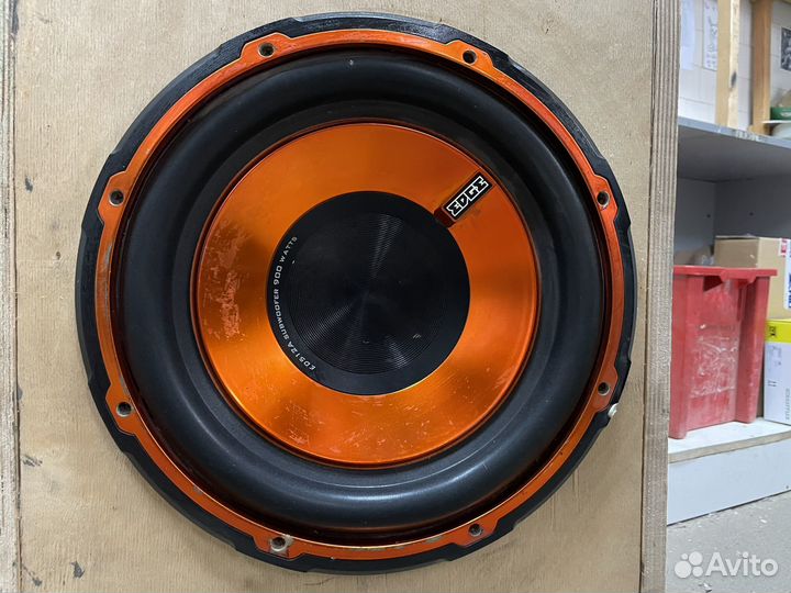 Автомобильный сабвуфер и усилитель