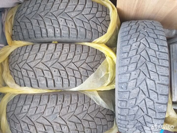 Dunlop SP Winter Ice 02 215/60 R16