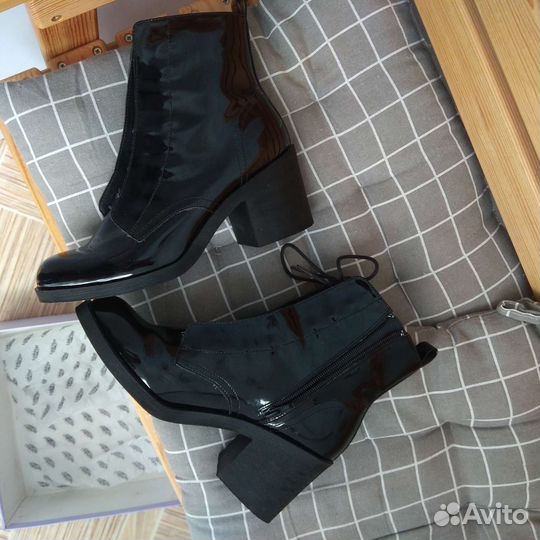 Ботинки новые Mohito лакированные 39 сапоги