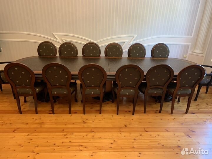 Стол и стулья