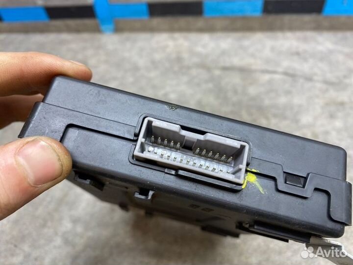 Блок управления дверьми Hyundai I30 1.4 G4FA 2013