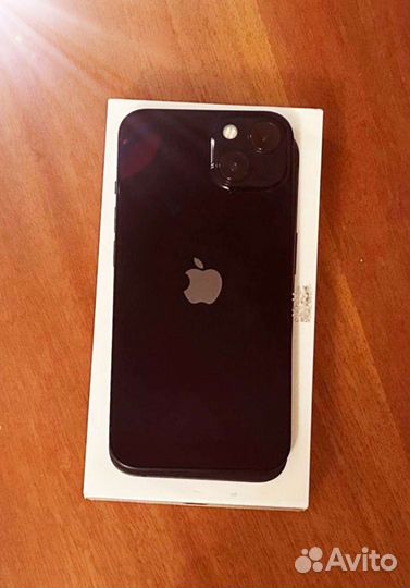 Телефон iPhone 13