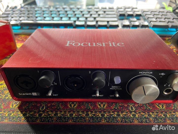 Звуковая карта Focusrite Scarlett 2i2 4th Gen