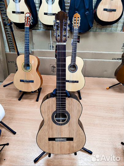 Акустическая гитара
