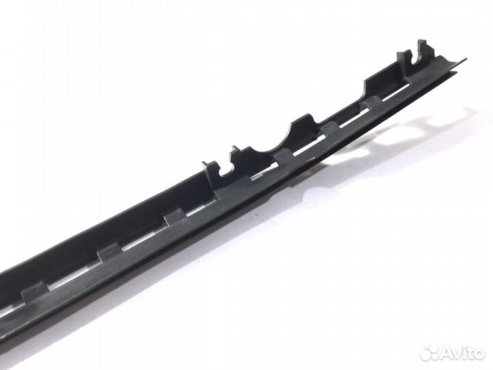 Крепление уплотнителя Audi A6 C6 Avant