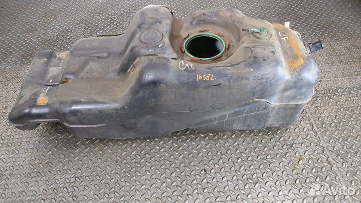 Бак топливный Hummer H3, 2006