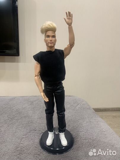 Кукла Кен Barbi на шарнирах