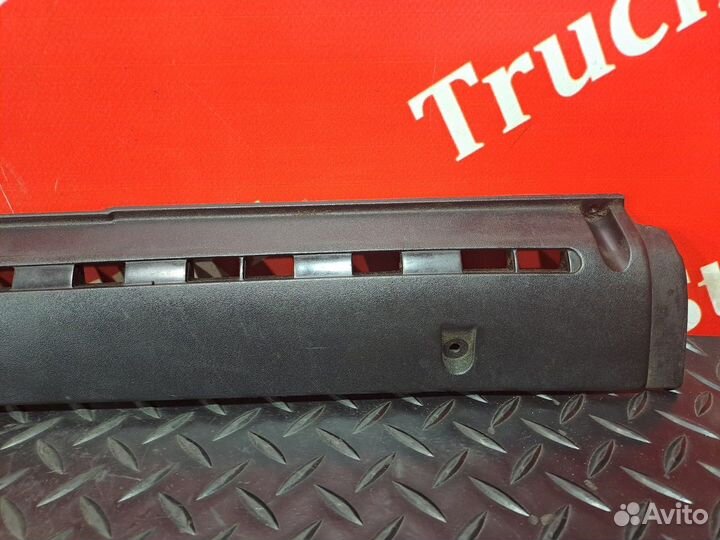 Накладка торпедо левая Daf XF105