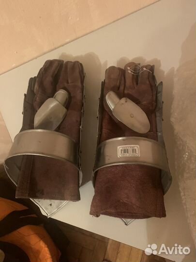 Латные перчатки