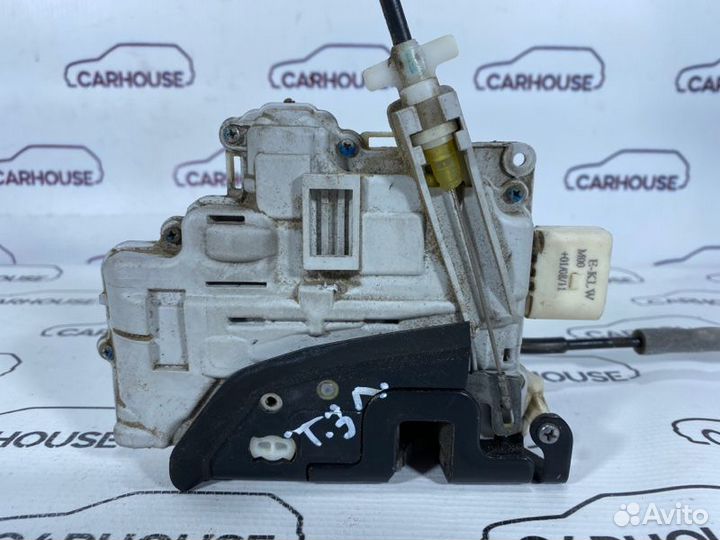 Замок двери задний левый Volkswagen Touareg NF