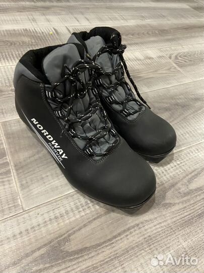 Лыжные ботинки