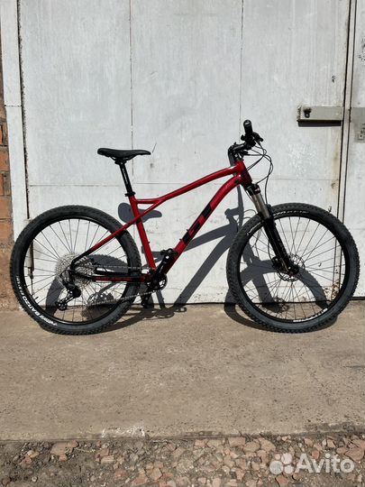Велосипед GT Avalanche elite 27.5