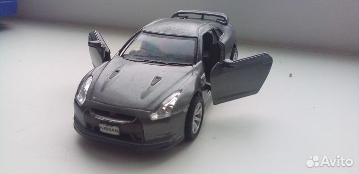 Металлическая модель Maisto Nissan GT-R 2009 1:24
