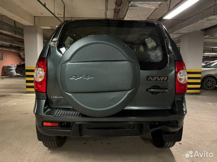 Chevrolet Niva 1.7 МТ, 2019, битый, 98 082 км