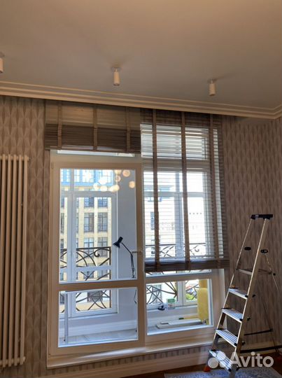 Установка карнизов, рулонных римских штор, жалюзи