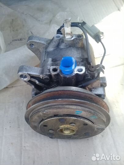 Продаю компрессор кондиционера для Ниссан Санни