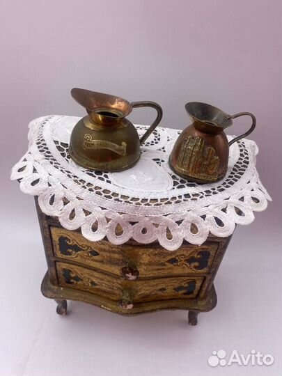 Антикварные миниатюрные кувшинчики. Латунь