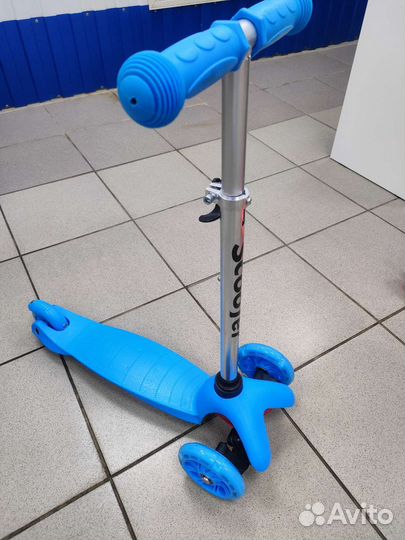 Самокат детский новый до 40кг светящиеся колёса