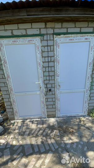 Пластиковые двери