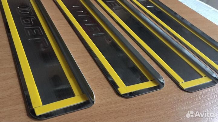 Накладки на пороги Opel Astra H (нержавейка)