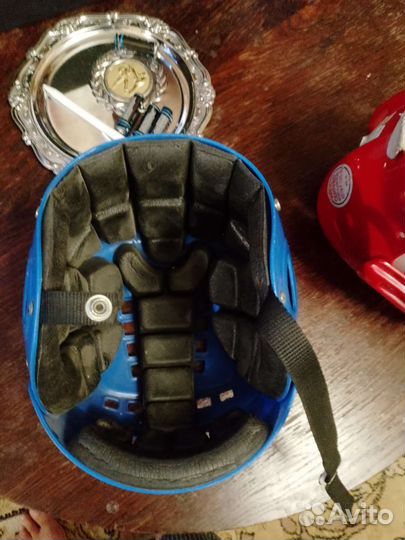 Хоккейный шлем