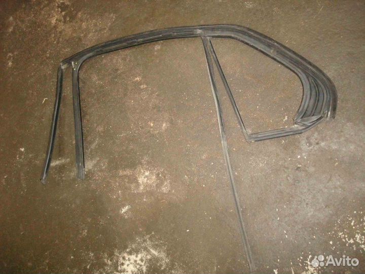 Уплотнитель VW Jetta V 2005-2011