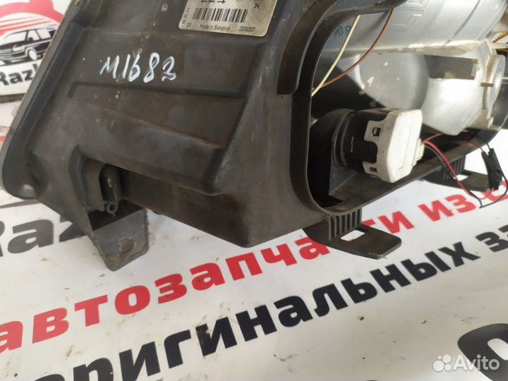 Фара галогеновая правая Mercedes Sprinter W906