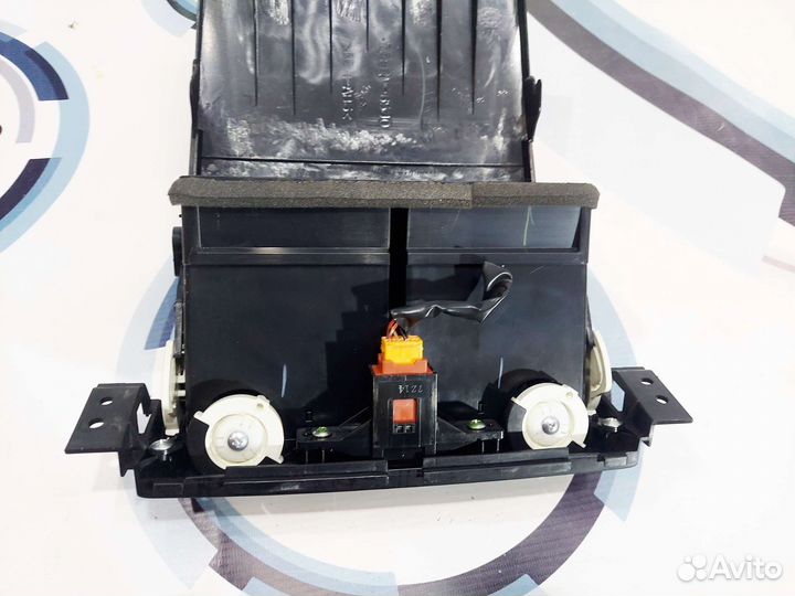 Консоль центральная Suzuki Grand Vitara 2010