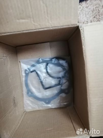 Продам водяную помпу субару