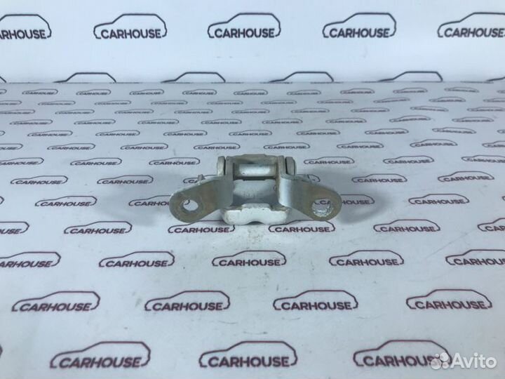 Петля двери передняя правая Daewoo Gentra B15D2