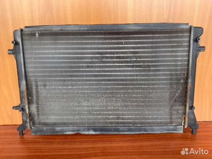 Радиатор охлаждающей жидкости Skoda Octavia