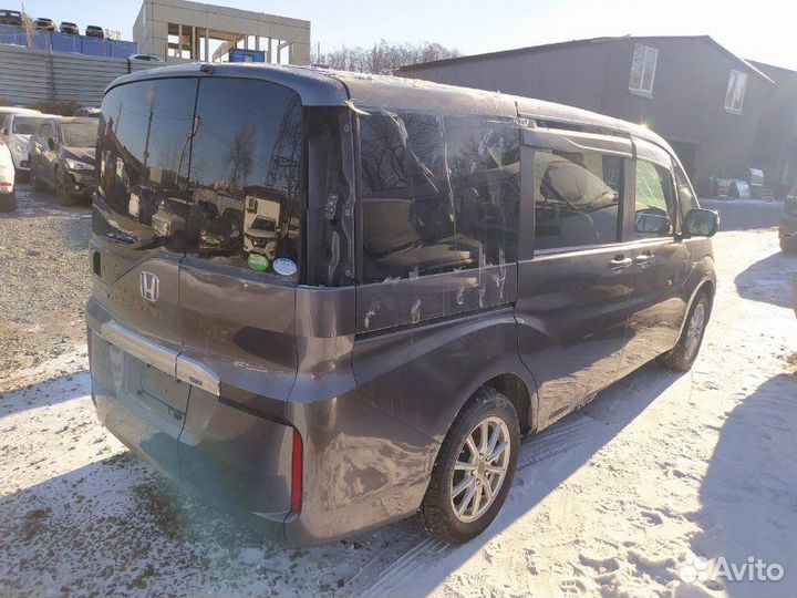 Решетка радиатора Honda Stepwagon RP2 L15B 2016