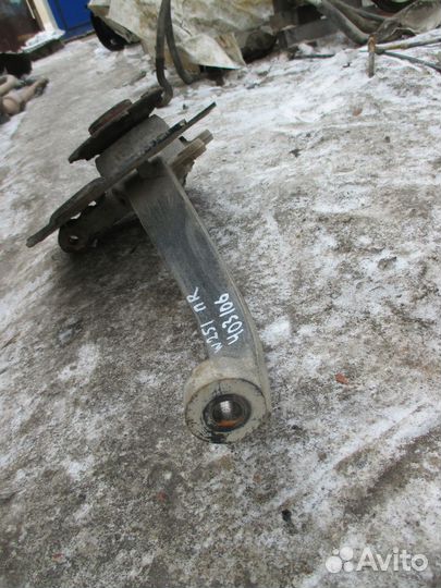 Кулак поворотный передний правый W251 R-klasse A25