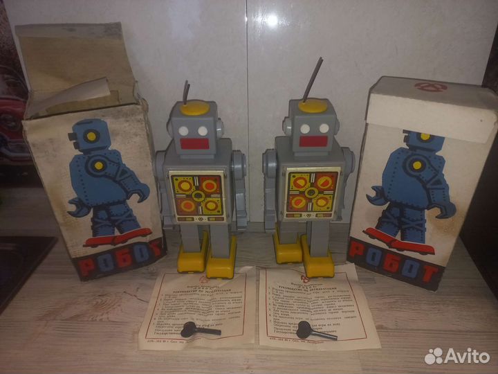 Механические игрушки времен СССР Робот заводной