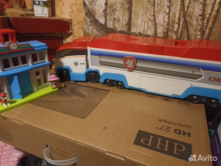 Патрулевоз и станция щенячьего патруля