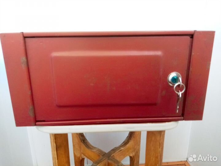 Сейф металлический маленький