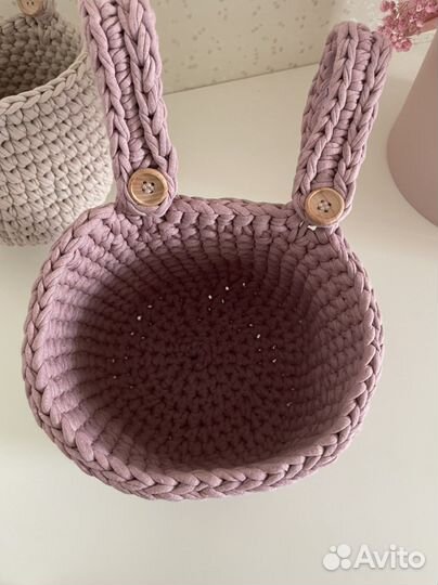 Вязаные корзинки для детской кроватки