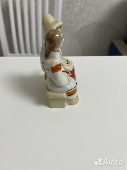 Фарфоровая статуэтка Посиделки на лавочке СССР