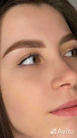 Модель на перманентный макияж бровей и губ