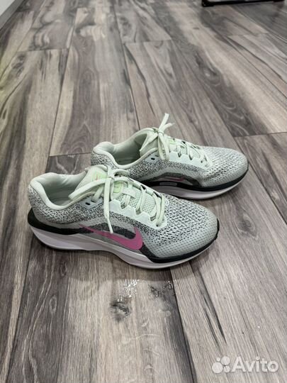 Кроссовки женские