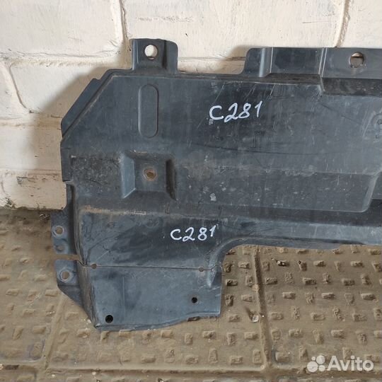 Пыльник двигателя Toyota Auris E150